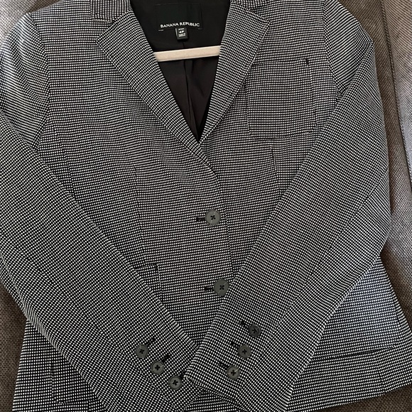 ♥️Banana Republic Black/White Houndstooth 2 Button Blazer. 4P US. like New. - Picture 2 of 4